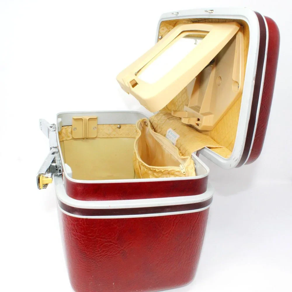 Vintage Samsonite Silhouette II Burgundy Red Train Clam Case No keys